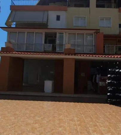 Apartament Den's *